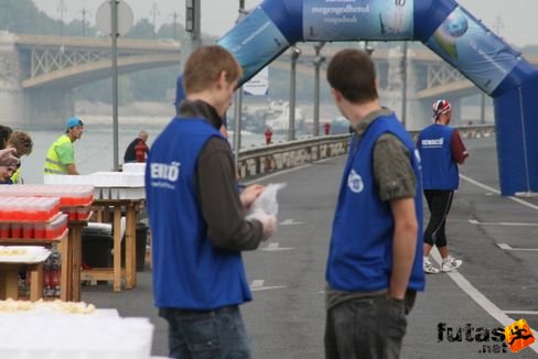 Frissítő állomás - a futókra várva Budapest Marathon futás