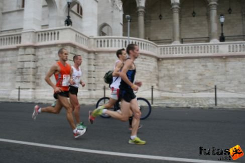 Tóth Tamás,Ádók Roland, Nagy Tamás János, Soós Dániel az élmezőny Budapest Marathon futás
