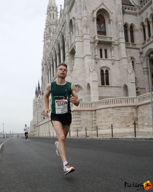 Komen, Jan Dr. Budapest Marathon futás