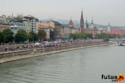visszapillantás a budai rakpartra Budapest Marathon futás