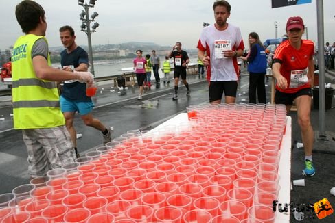 Édes Balázs dr., Rozehnalova Tereza Budapest Marathon futás