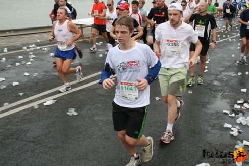 Mákvirág futók Budapest Marathon futás