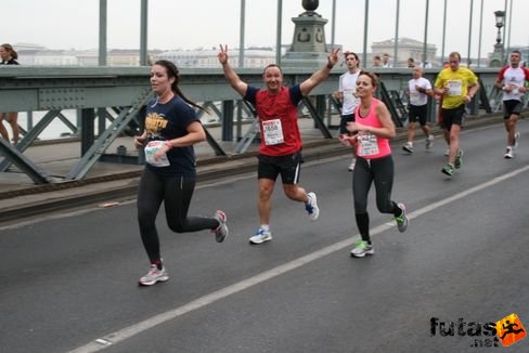 Szabados Zsolt a Lánchídon Budapest Marathon futás