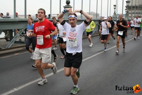 Lánchíd és Tom Handley Budapest Marathon futás