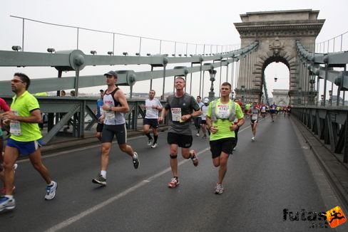 Kuhling Clark a Láncíhdon,  amelyet  az angol William Tierney Clark tervezett és  a kivitelezés irányítója a skót származású Clark Ádám volt. Budapest Marathon futás