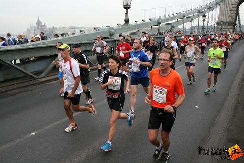 Roussel Marie-Claude Roussel Jean-Marc a Lánchídon Budapest Marathon futás