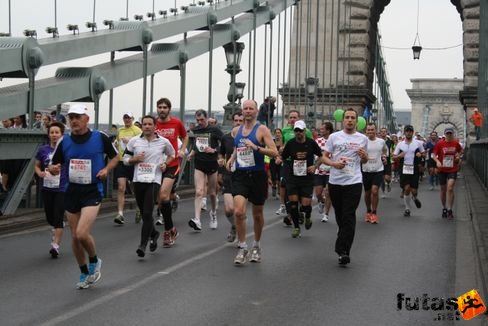 Csóka Barnabás, Lee, James Budapest Marathon futás