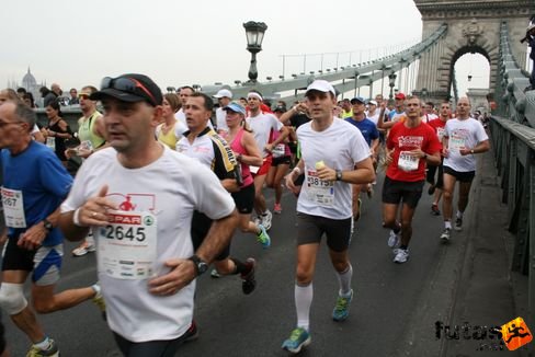 Takács László, Tamás Csaba Gergely dr Közös Sport Egyesület a Lánchídon Budapest Marathon futás