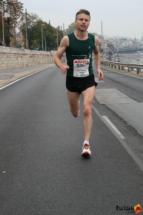Komen, Jan Dr. Budapest Marathon futás