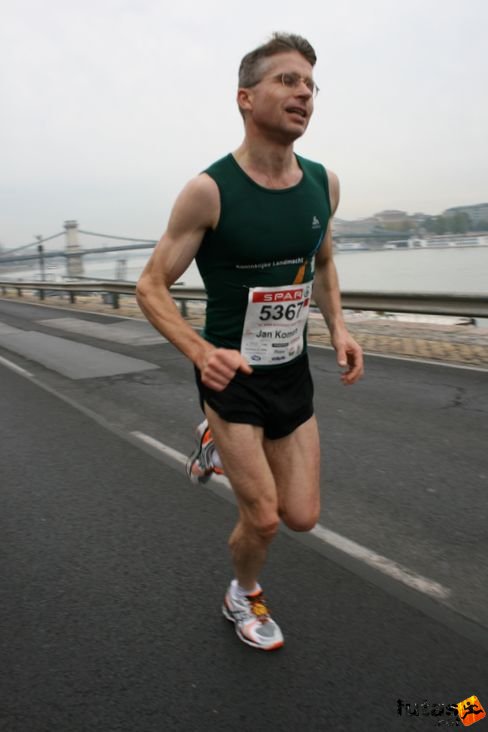 Amsterdam Komen, Jan Dr. Budapest Marathon futás