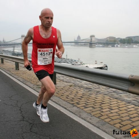 Pearce, Mike Crewkerne Running Club Budapest Marathon futás