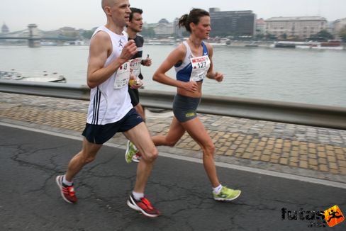Szecsődi Péter, Szederkényi-Takács Andrea női második 2:54:03 Budapest Marathon futás