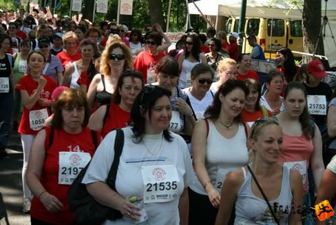 2,8 km gyaloglás Coca-Cola Női Futógála futás