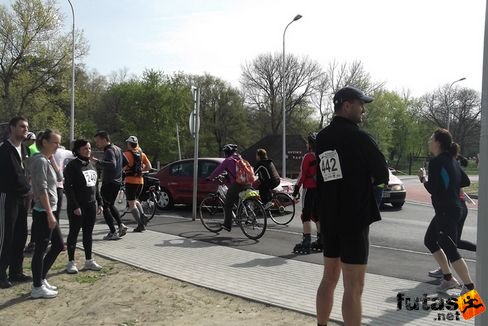 első frissítőpont 2012. április 15. Velencei tókör futás