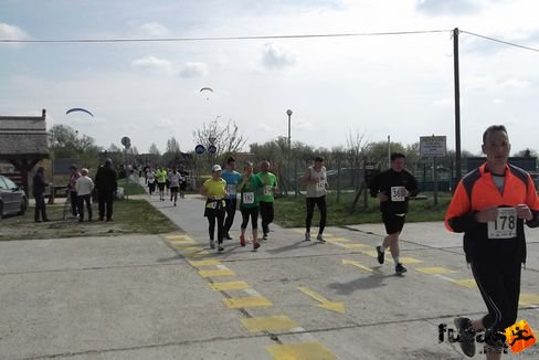 velence16.jpg 2012. április 15. Velencei tókör futás