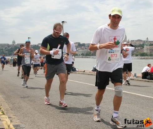 maratoni futók 704 KH maraton váltó futás