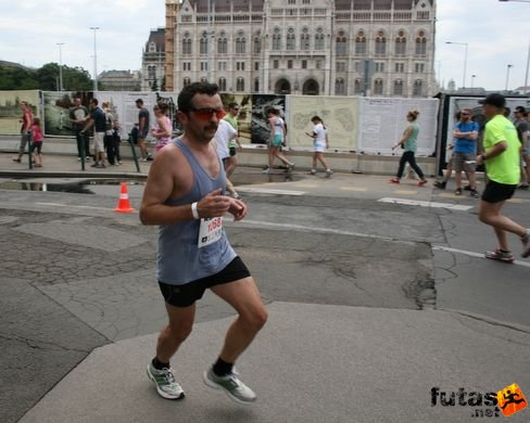 maratoni futók 708 KH maraton váltó futás