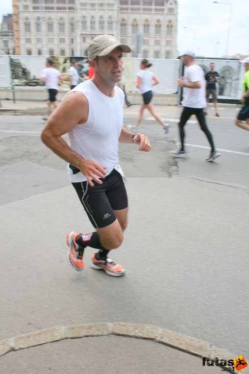 maratoni futók 719 KH maraton váltó futás