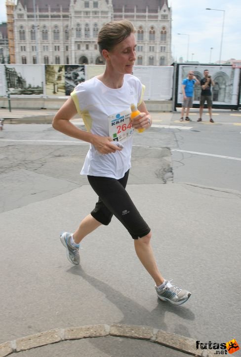 Gajdács Edina dr. KH maraton váltó futás