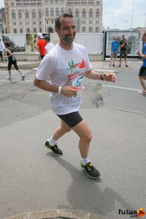 maratoni futók 737 KH maraton váltó futás