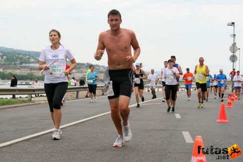 maratoni futók 802 KH maraton váltó futás