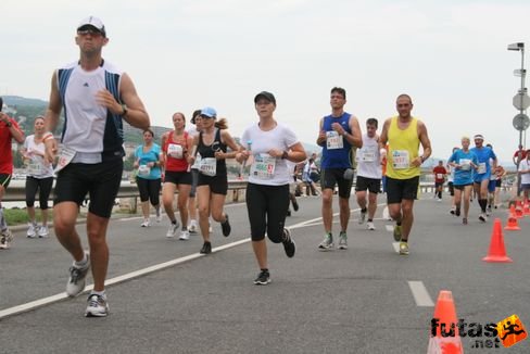 maratoni futók 803 KH maraton váltó futás