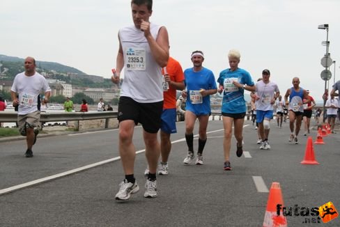 maratoni futók 804 KH maraton váltó futás