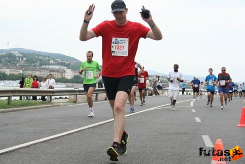 maratoni futók 808 KH maraton váltó futás