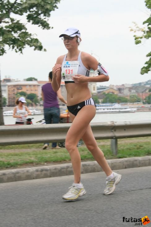 félmaraton futónő KH maraton váltó futás