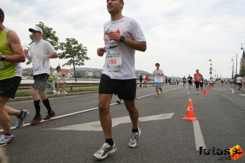 maratoni futók 821 KH maraton váltó futás