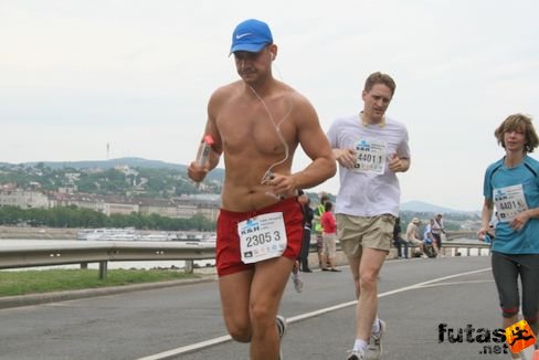 maratoni futók 824 KH maraton váltó futás