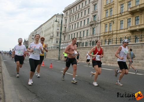 maratoni futók 838 KH maraton váltó futás