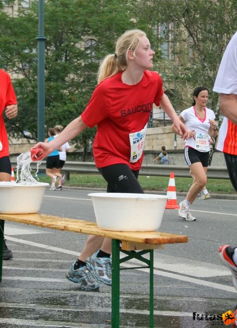 maratoni futók 880 KH maraton váltó futás