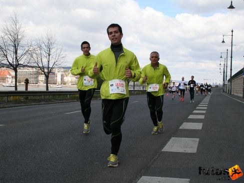 A Navratil család félmaratont fut: Navratil Tamás, Navratil Péter. Navratil István Vivicittá futás