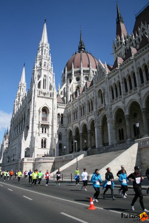 Országház  a parlament épülete Vivicittá futás