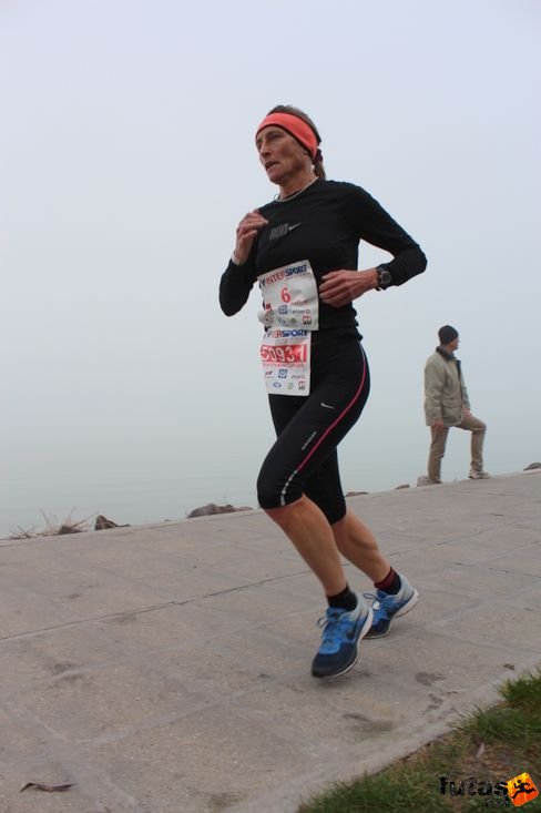 Földingné Nagy Judit  Futóbarátok Egyesület Balaton Marathon futás
