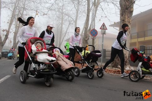 anyukák babakocsival futnak Balaton Marathon futás
