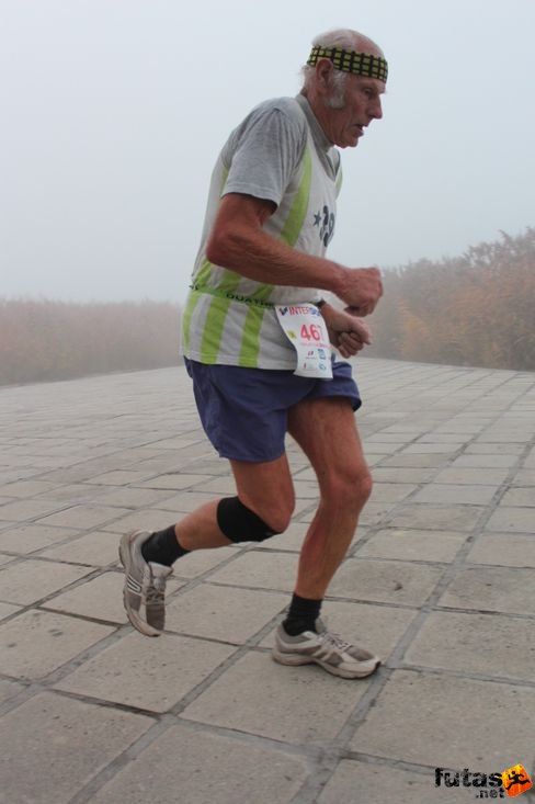 Fehér Károly Kisújszállás - Karcsi bácsi 78 évesen a Balaton Maratonon fut Balaton Marathon futás