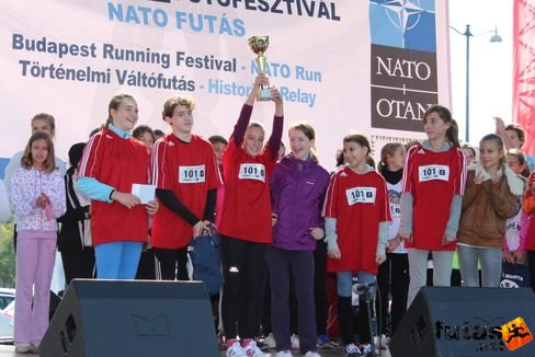 a kupával Történelmi váltófutás és Nato futás futás