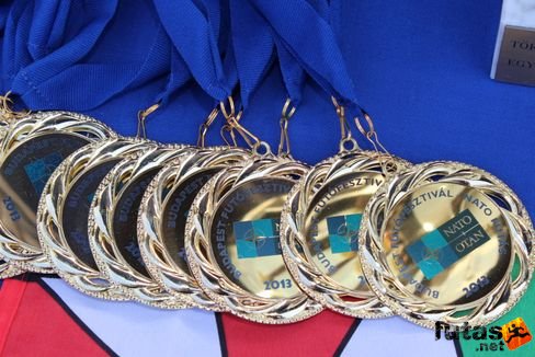 Budapest Futófesztivál érmei Történelmi váltófutás és Nato futás futás