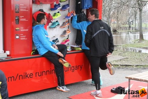 Nike Running VIII. Tóparti Futóparti futás