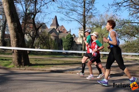 img_5354.jpg Budapest Half Marathon futás
