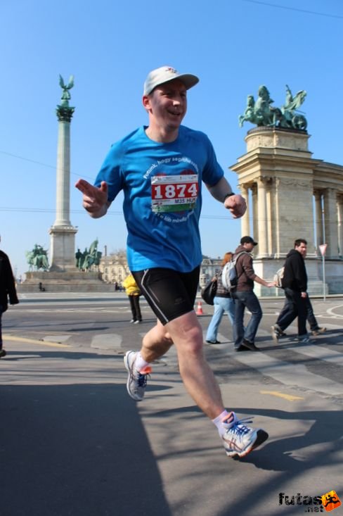 Futunk, hogy segíthessünk Budapest Half Marathon futás