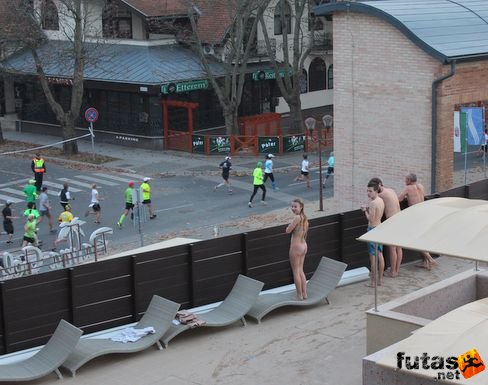 szurkolók a Balaton Hotelben Balaton Maraton futás