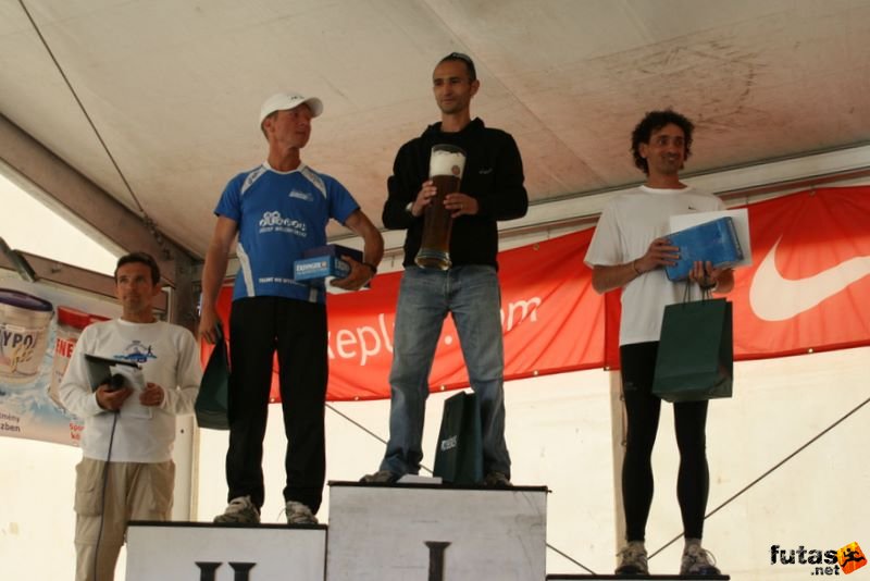 Ultrabalaton ultrabalaton_4488.jpg KURYŁO Piotr, BOCHONS Eusébio, Tóth Attila Medal and Finisher Ceremony, individual ultra Balaton runners ultrabalaton_4488.jpg KURYŁO Piotr, BOCHONS Eusébio, Tóth Attila