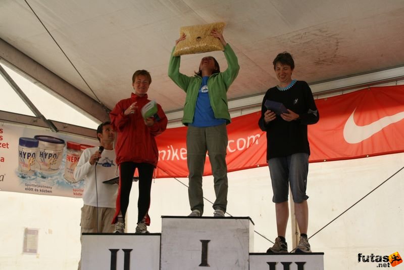Ultrabalaton ultrabalaton_4494.jpg Hungarian runners: Horváth Mónika, Gál Andrea győztes, NAGY Zoltánné Kriszta Medal and Finisher Ceremony, individual ultra Balaton runners ultrabalaton_4494.jpg Hungarian runners: Horváth Mónika, Gál Andrea győztes, NAGY Zoltánné Kriszta