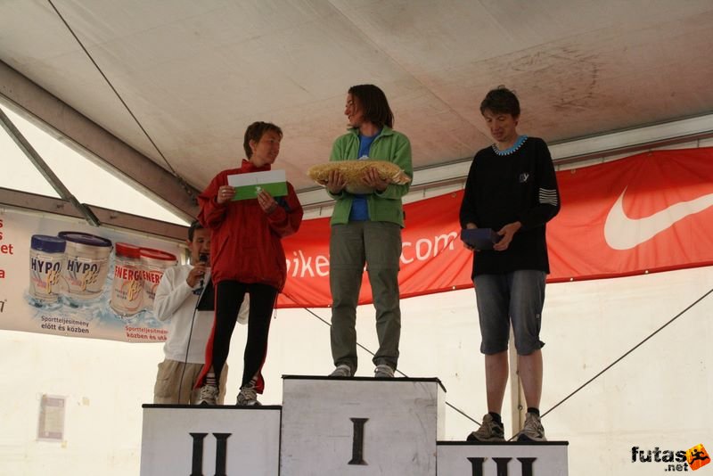 Ultrabalaton ultrabalaton_4496.jpg Ultrabalaton női egyéni győztesek 212 km ultrafutás Medal and Finisher Ceremony, individual ultra Balaton runners ultrabalaton_4496.jpg Ultrabalaton női egyéni győztesek 212 km ultrafutás