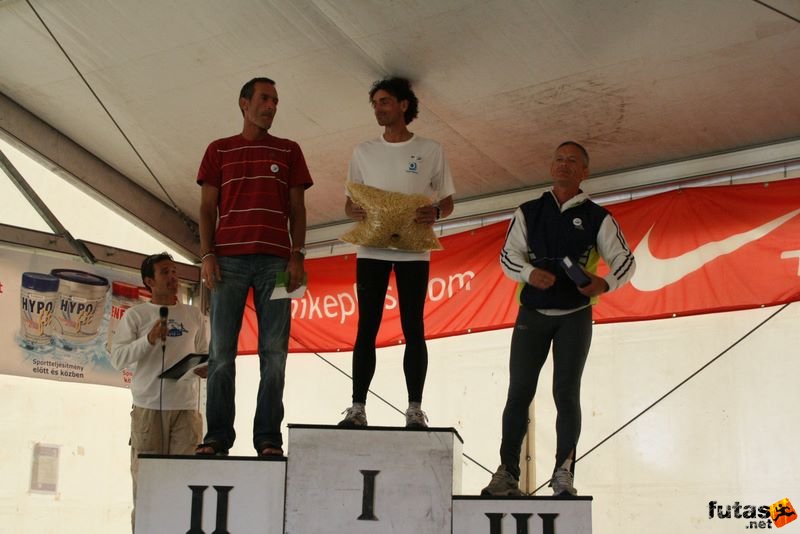 Ultrabalaton ultrabalaton_4500.jpg Tóth Attila, Czukor Zoltán, Lajkó Csaba Medal and Finisher Ceremony, individual ultra Balaton runners ultrabalaton_4500.jpg Tóth Attila, Czukor Zoltán, Lajkó Csaba
