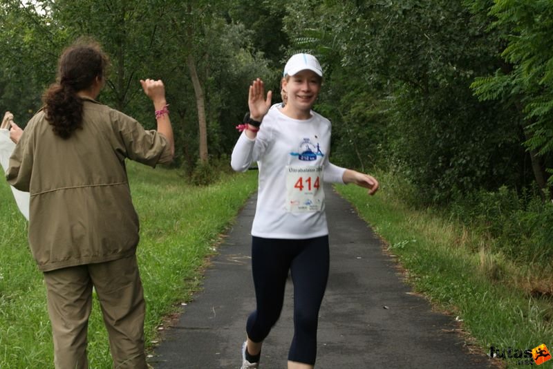 Ultrabalaton ultrabalaton_3917.jpg Juli és szurkoló csapattársa Icu Ultrabalaton Ultra running Balaton Balatonberény Balatonmáriafürdő Balatonboglár, ultrabalaton_3917.jpg, Juli és szurkoló csapattársa Icu
