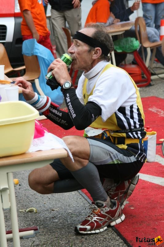 Ultrabalaton ultrabalaton_3773.jpg PIERSON Antoine, drinking beer Ultrabalaton Ultra running Balaton Nemesgulács Keszthely, ultrabalaton_3773.jpg, PIERSON Antoine, drinking beer